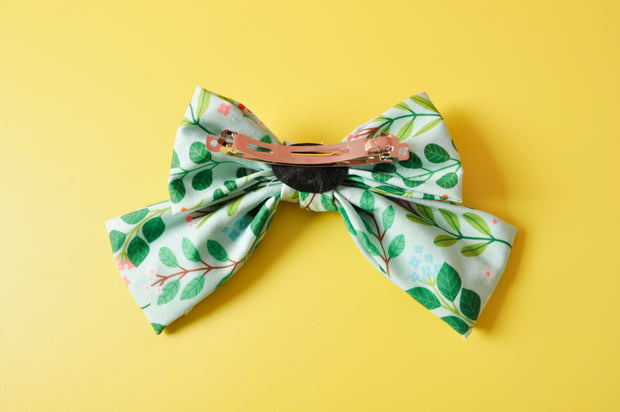 gifts-master | Daisy and Bees Design Bowknot Hair Clip shop now